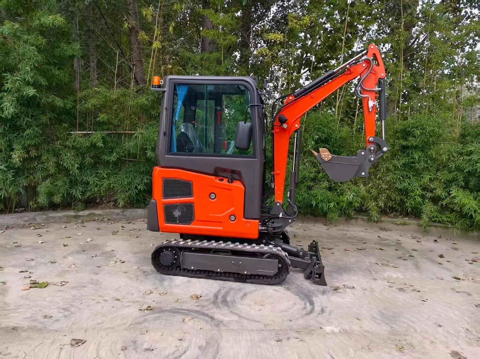 SHERPA WE18 Kubota Motor forgó kotró