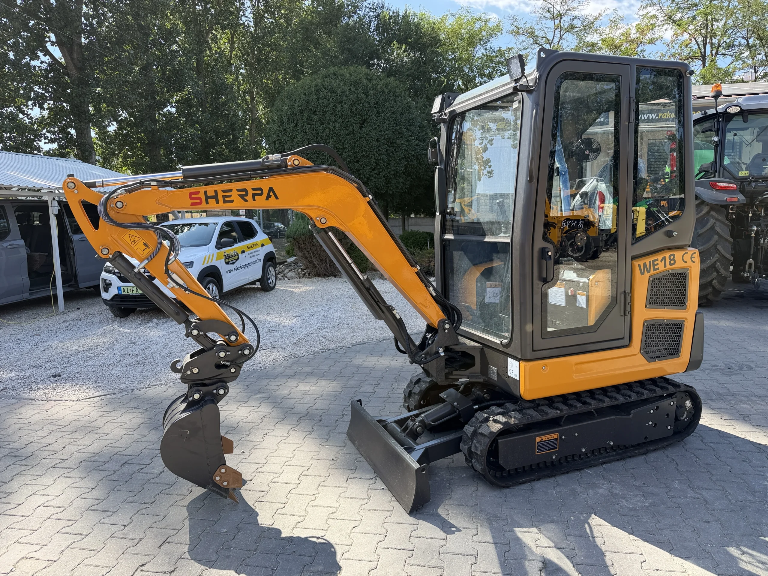 SHERPA WE18 Kubota Motor forgó kotró