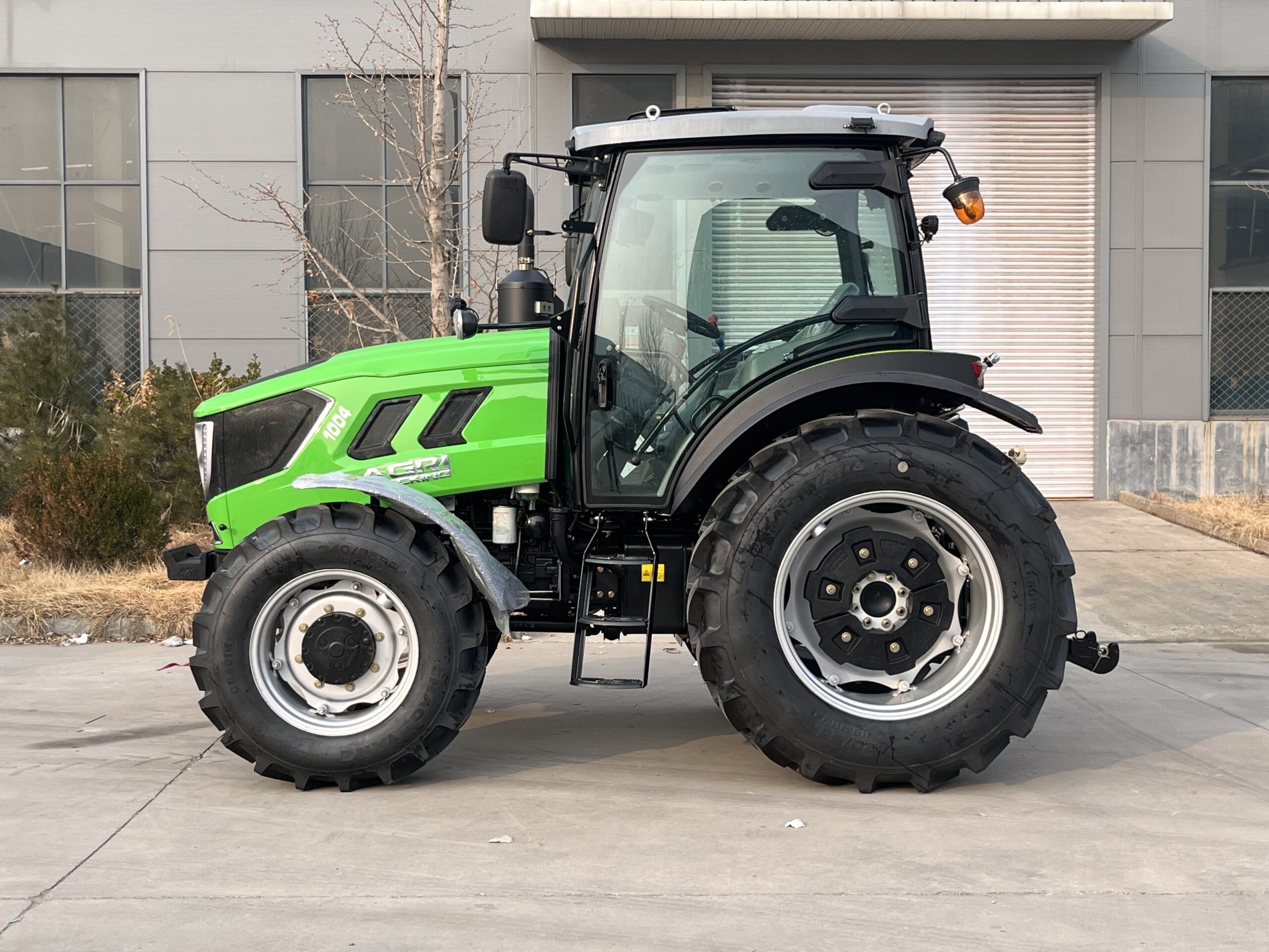 AGRI Tracking TD1104 traktor 110 LE YTO motor E5