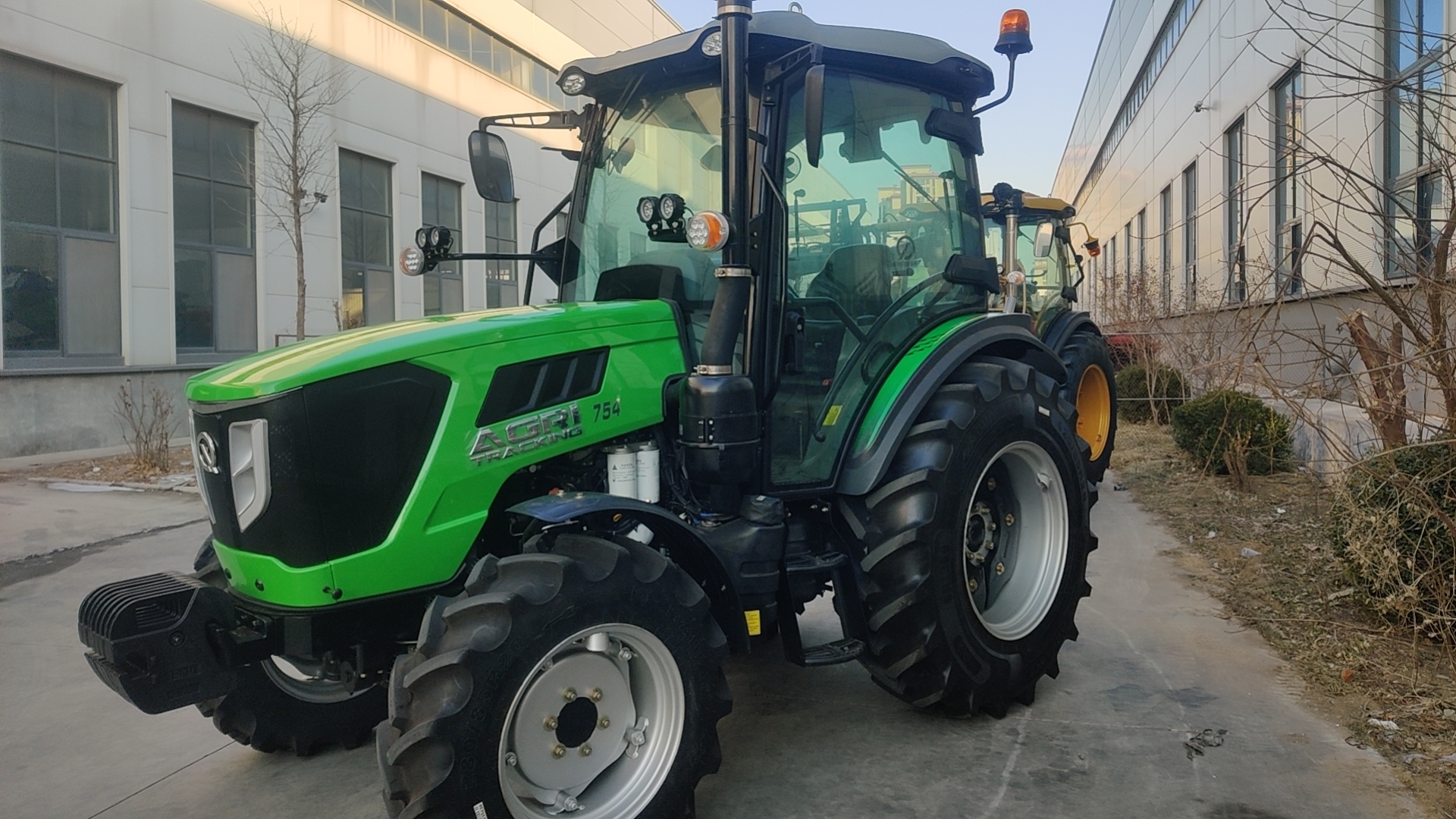 AGRI Tracking TB754 kisméretű traktor yunnei 75LE motor E5
