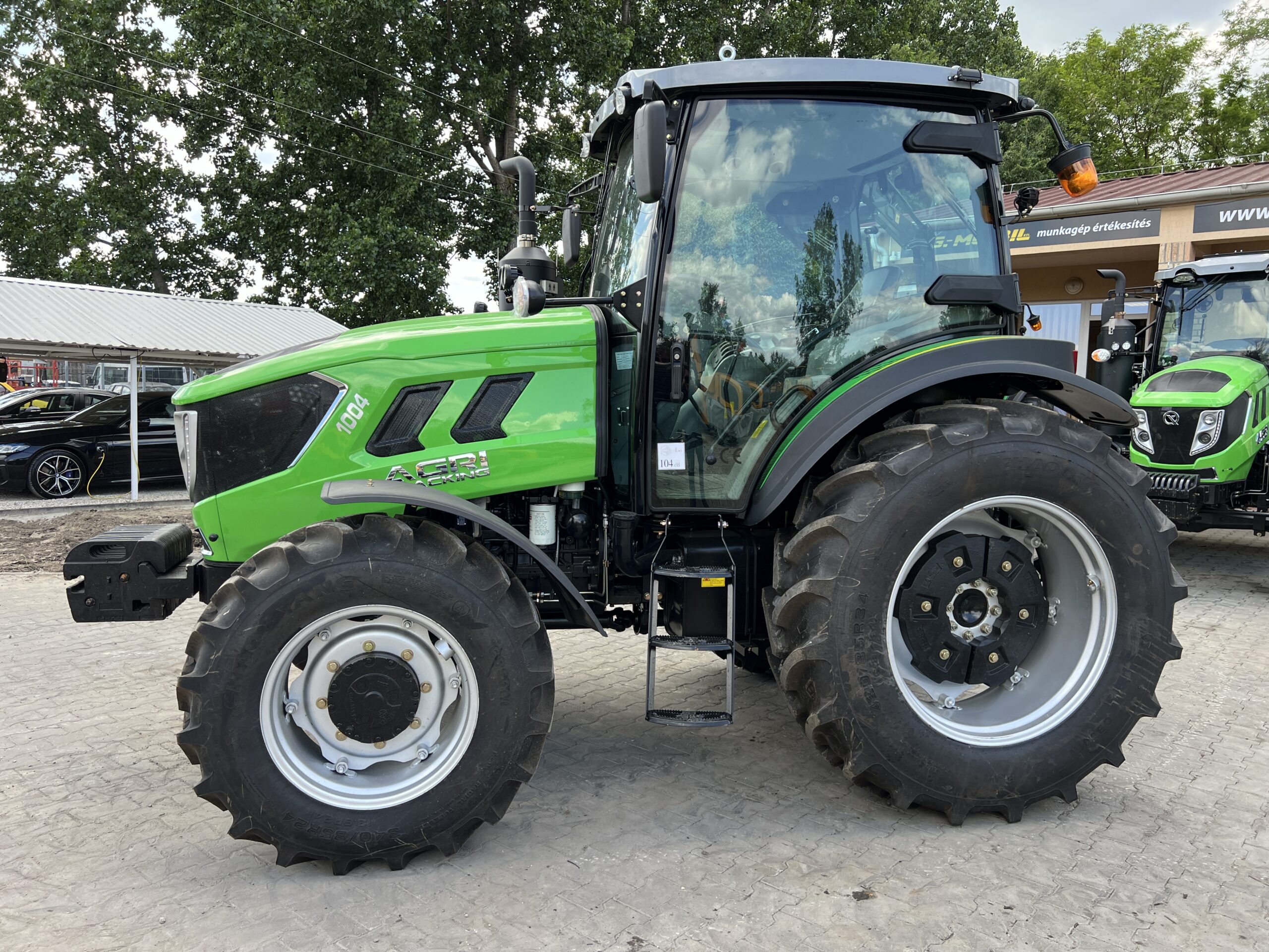 AGRI Tracking TD1004 traktor 100 LE YTO motor E5