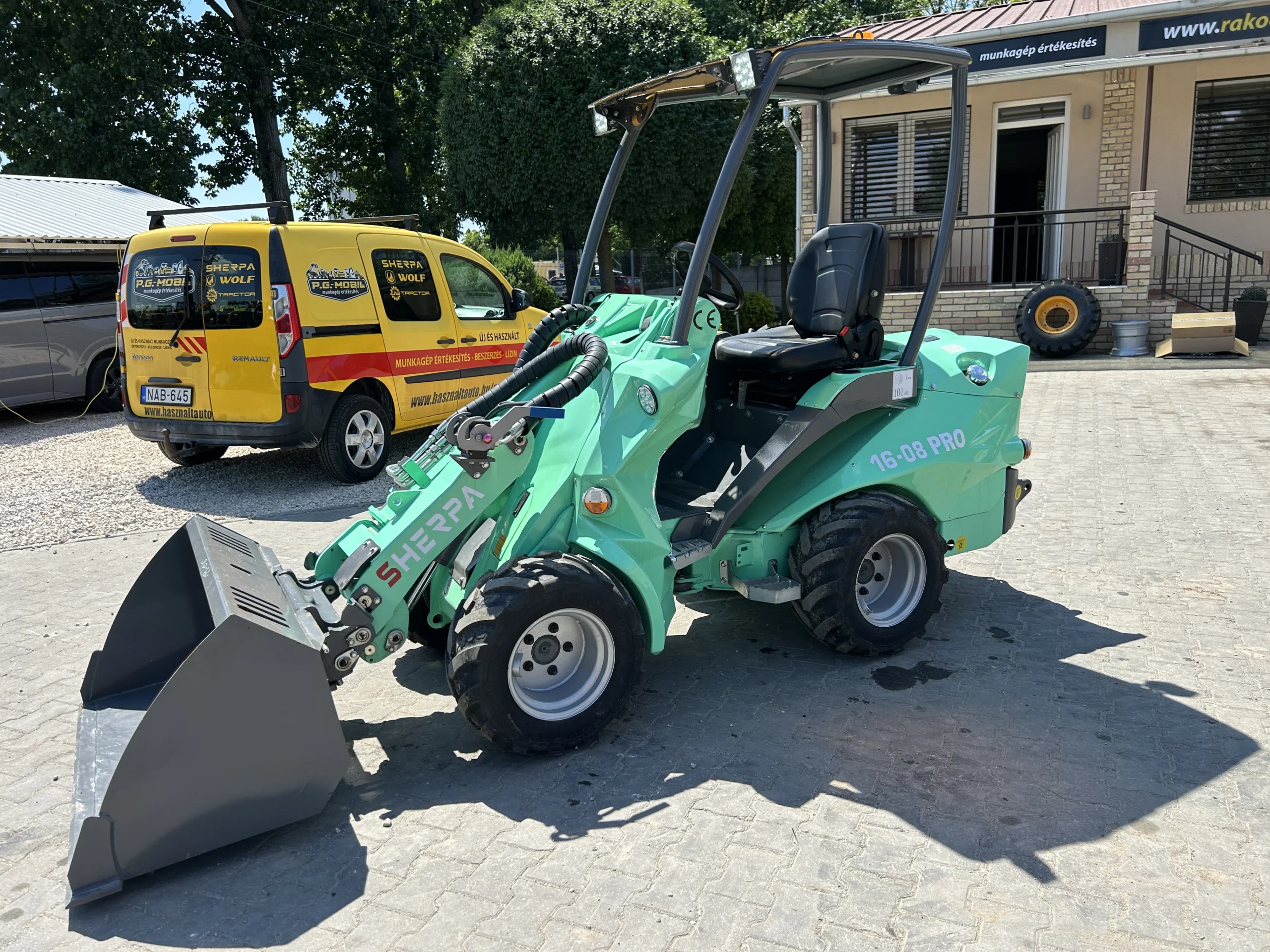 SHERPA 16-08 PRO Kitológémes Mini Rakodó