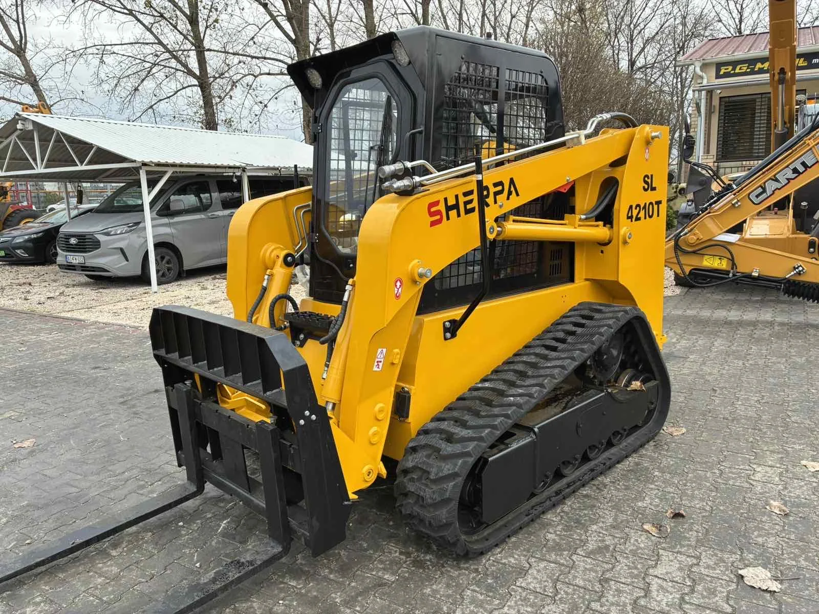 Sherpa SL 4210T gumihevederes csúszókormányzású rakodó